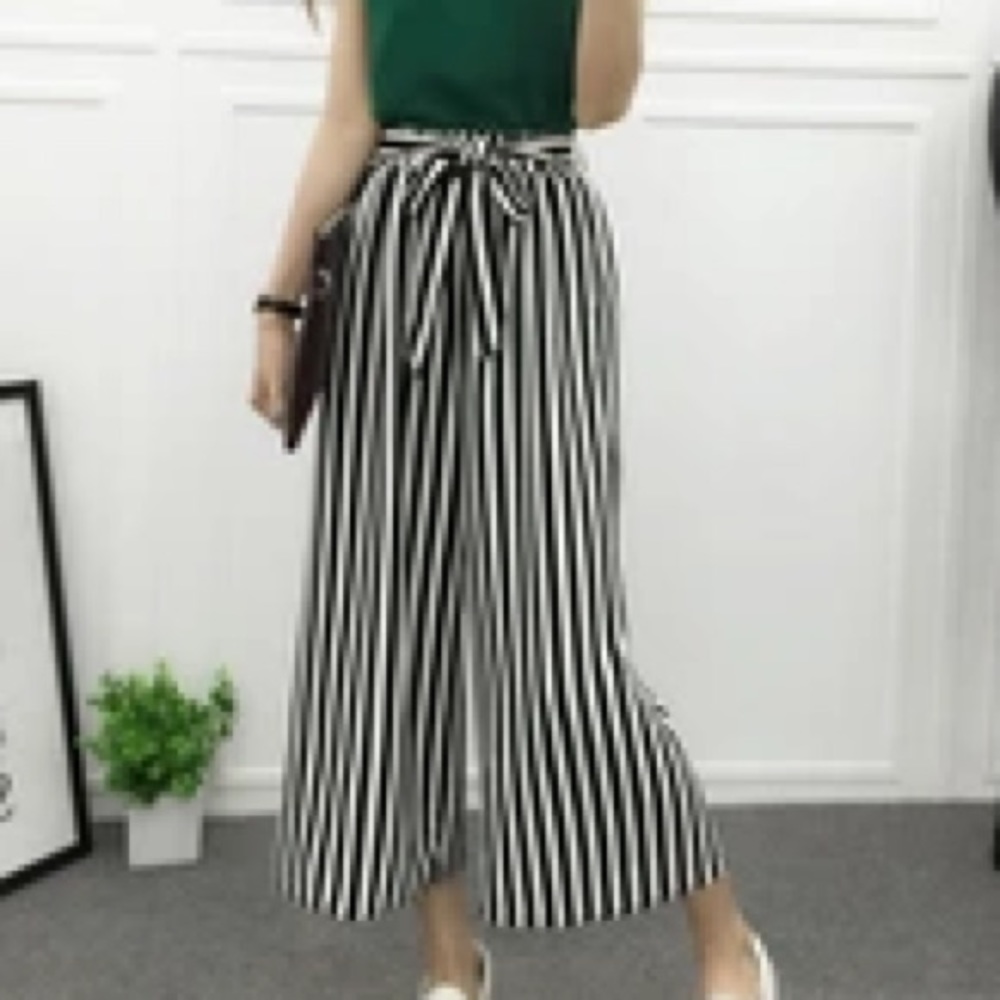 Black and white stripe pants